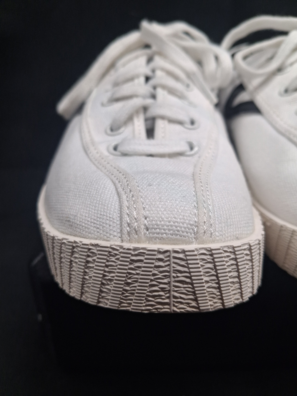 Tretorn White Canvas Low-Top Sneakers with Black Accent. 7.5. Gently Used - Picture 4 of 8